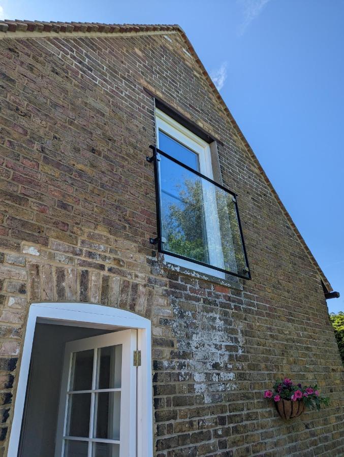 Myrtle Stables - Converted, Self-Contained, Countryside Hernhill 외부 사진